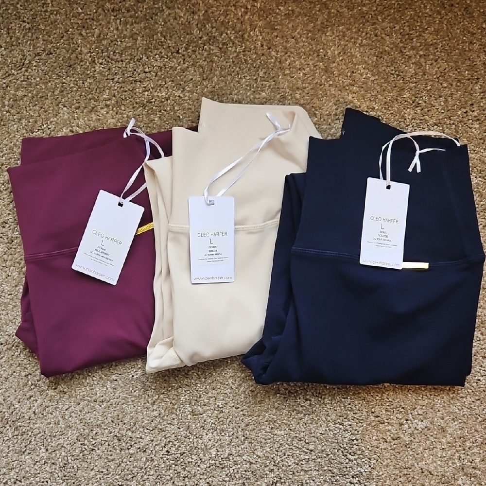 🔥NWT- BUNDLE 3 LEGGINGS!